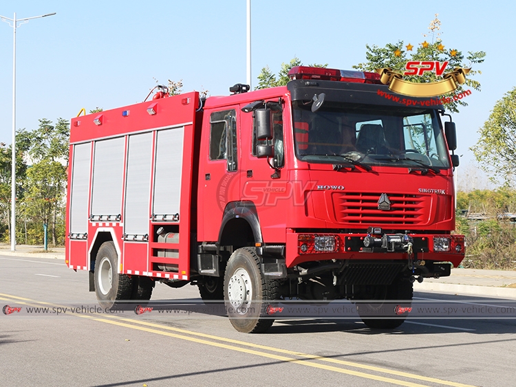 4X4 Off-road Water Fire Engine Sinotruk - Right Front Side View